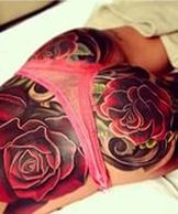 Татуировка роза на руке